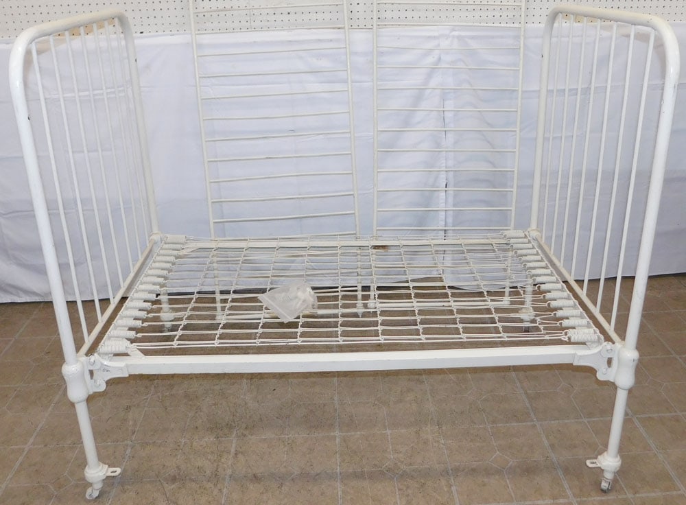 Painted Metal Baby Bed: Painted Metal Baby Bed. 52" H 30" W "ALL DESCRIPTIONS AND ANY CONDITION STATEMENT GIVEN BY LANGSTON AUCTION GALLERY ARE STRICTLY OPINIONS AND LANGSTON'S SHALL HAVE NO RESPONSIBILITY FOR ERRORS OR