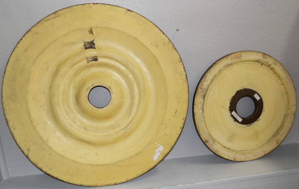 Two Gilded Resin Ceiling Medallions - 3