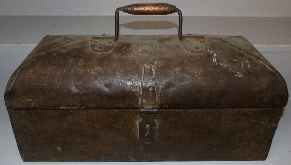 Antique Metal Tool Box: Antique Metal Tool Box. 7 1/2" H 18 1/4" W 7 3/4" D "ALL DESCRIPTIONS AND ANY CONDITION STATEMENT GIVEN BY LANGSTON AUCTION GALLERY ARE STRICTLY OPINIONS AND LANGSTON'S SHALL HAVE NO RESPONSIBILITY