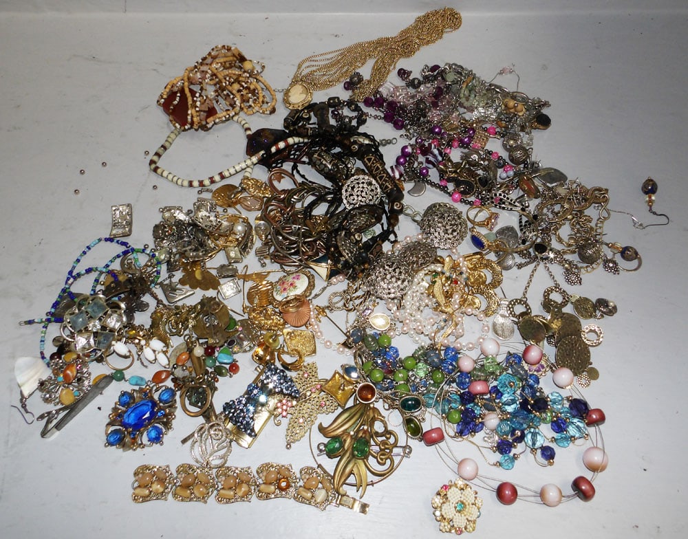 Lot of Costume Jewelry (1 of 4)