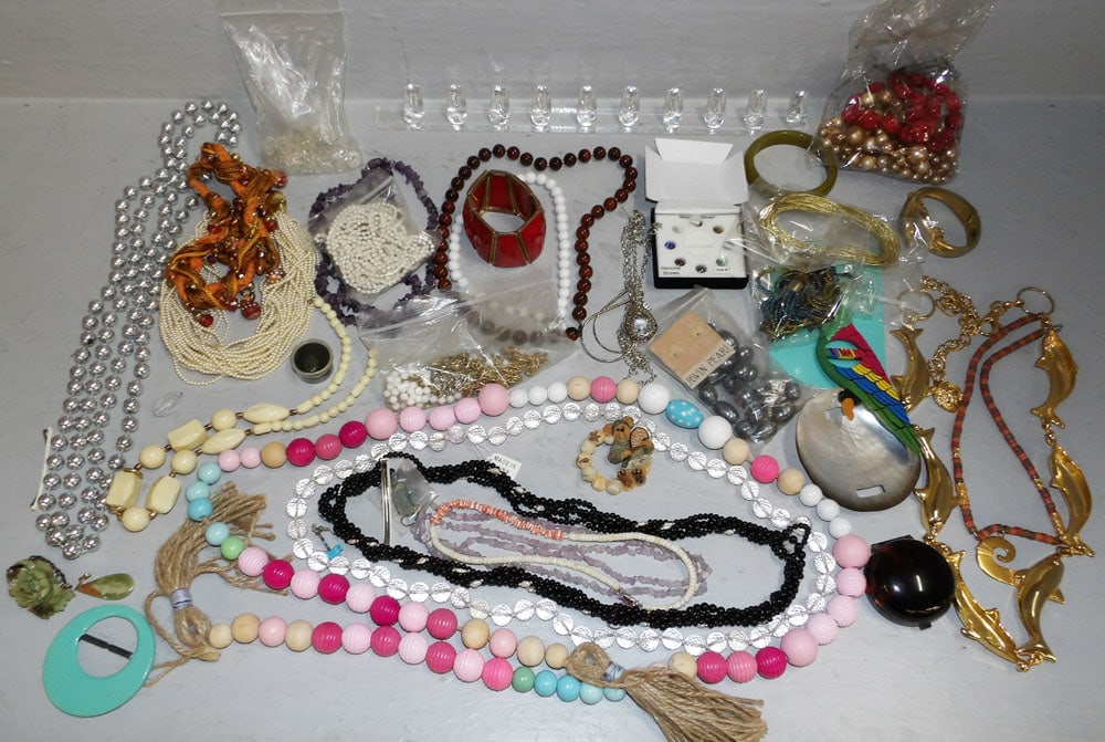 Lot of Costume Jewelry (1 of 5)
