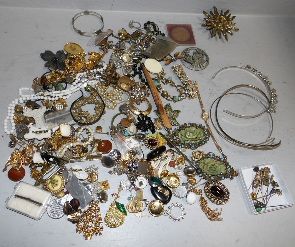 Lot of Costume Jewelry (1 of 4)