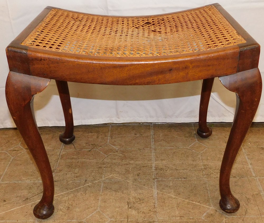 Antique Mahogany Queen Anne Style Bench with Cane Seat: Antique Mahogany Queen Anne Style Bench with Cane Seat. 18" H 20 1/2" W 15" D ALL DESCRIPTIONS AND ANY CONDITION STATEMENT GIVEN BY LANGSTON AUCTION GALLERY ARE STRICTLY OPINIONS AND LANGSTON'S SHALL 