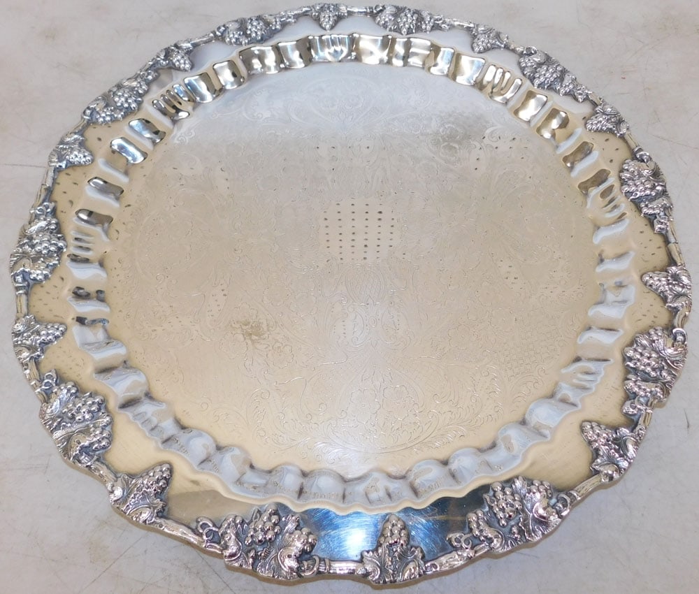 Round Silverplated Tray with Grape & Cable Border (1 of 5)