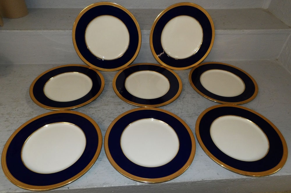 Eight Lenox Porcelain Dinner Plates by Tiffany & Co.: Eight Lenox Porcelain Dinner Plates by Tiffany & Co.. 10 1/2" Dia. ALL DESCRIPTIONS AND ANY CONDITION STATEMENT GIVEN BY LANGSTON AUCTION GALLERY ARE STRICTLY OPINIONS AND LANGSTON'S SHALL HAVE NO RES