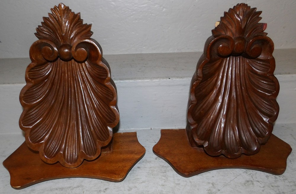 Pair of Carved Mahogany Shell Form Wall Brackets: Pair of Carved Mahogany Shell Form Wall Brackets . 13" H 12 1/2" W 6 1/4" D ALL DESCRIPTIONS AND ANY CONDITION STATEMENT GIVEN BY LANGSTON AUCTION GALLERY ARE STRICTLY OPINIONS AND LANGSTON'S SHALL HA