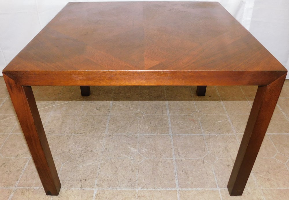 Mid Century Modern Walnut Tea Table by Lane: Mid Century Modern Walnut Tea Table by Lane . 20 1/4" H 28" W 28" D ALL DESCRIPTIONS AND ANY CONDITION STATEMENT GIVEN BY LANGSTON AUCTION GALLERY ARE STRICTLY OPINIONS AND LANGSTON'S SHALL HAVE NO