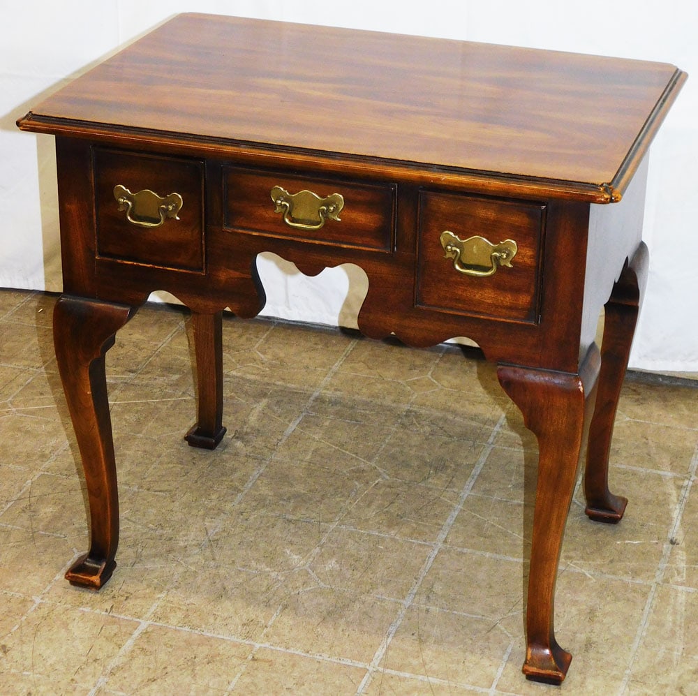 Cherry Queen Anne Style Three Drawer Lowboy by Statton: Cherry Queen Anne Style Three Drawer Lowboy by Statton. 26 1/4" H 28 1/2" W 20" D ALL DESCRIPTIONS AND ANY CONDITION STATEMENT GIVEN BY LANGSTON AUCTION GALLERY ARE STRICTLY OPINIONS AND LANGSTON'S SH