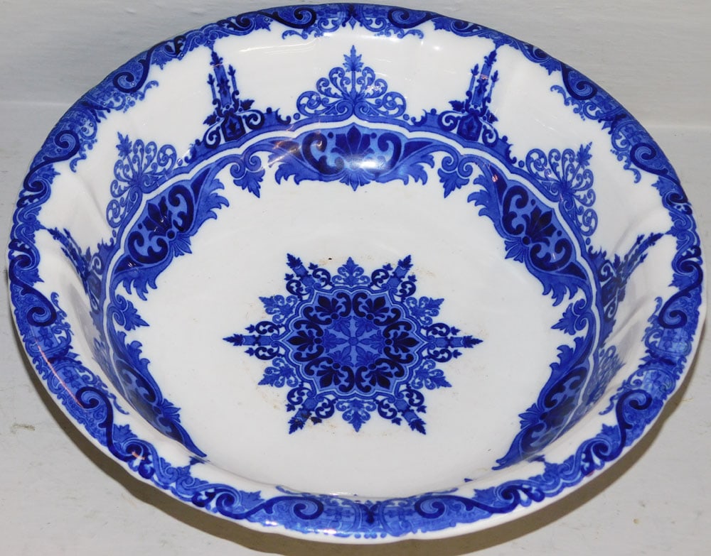 Large Antique Flow Blue Porcelain Marked Copeland Water Basin: Large Antique Flow Blue Porcelain Marked Copeland Water Basin. 5" H 15 3/4" Dia. ALL DESCRIPTIONS AND ANY CONDITION STATEMENT GIVEN BY LANGSTON AUCTION GALLERY ARE STRICTLY OPINIONS AND LANGSTON'S SHA