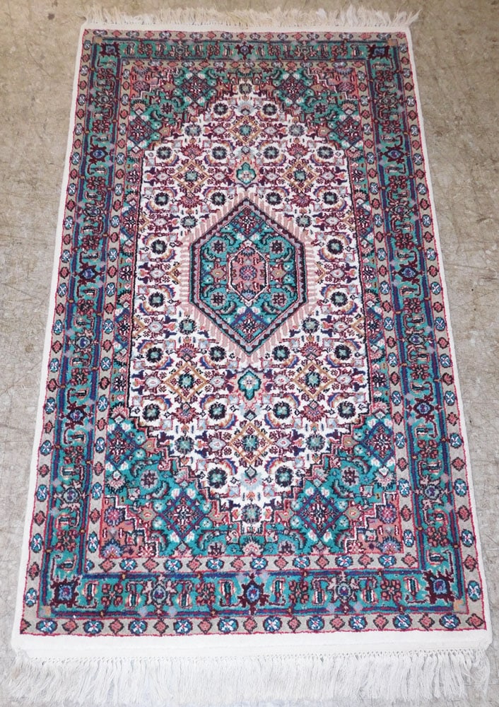 2' 10" x 5' 6" Hand Made Oriental Rug (1 of 5)