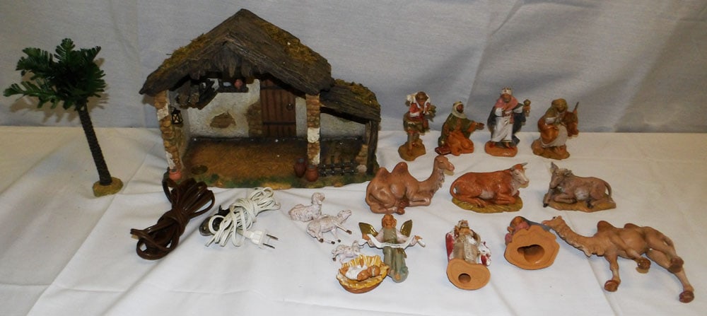 Lot of Fontanini Nativity Scene Figures (1 of 2)