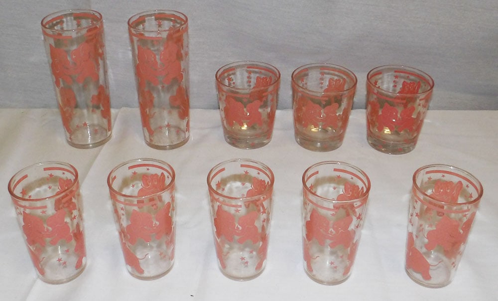 Lot of Vintage Elephant Decorated Glasses: Lot of Vintage Elephant Decorated Glasses. Up to 6" H 2 1/2" W "ALL DESCRIPTIONS AND ANY CONDITION STATEMENT GIVEN BY LANGSTON AUCTION GALLERY ARE STRICTLY OPINIONS AND LANGSTON'S SHALL HAVE NO RESPON