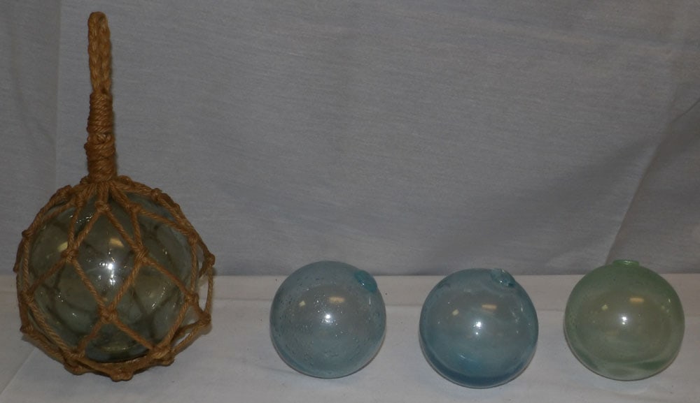 Lot of Hand Blown Glass Balls: Lot of Hand Blown Glass Balls . Up to 5" Dia. "ALL DESCRIPTIONS AND ANY CONDITION STATEMENT GIVEN BY LANGSTON AUCTION GALLERY ARE STRICTLY OPINIONS AND LANGSTON'S SHALL HAVE NO RESPONSIBILITY FOR ERRO