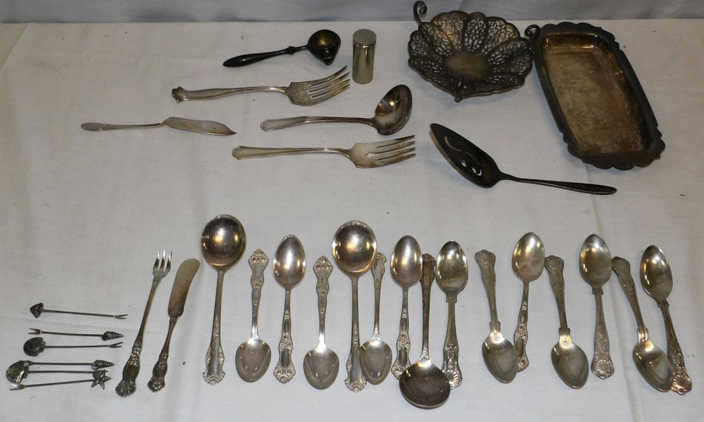 Lot of Silverplated Items (1 of 3)