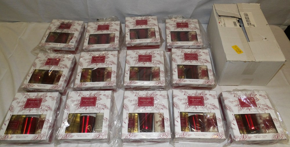Lot of Gift Bags & Thirteen Williams & Sonoma Winter Berry Guest Sets: Lot of Gift Bags & Thirteen Williams & Sonoma Winter Berry Guest Sets. Up to 7" H 18" W "ALL DESCRIPTIONS AND ANY CONDITION STATEMENT GIVEN BY LANGSTON AUCTION GALLERY ARE STRICTLY OPINIONS AND LANGST