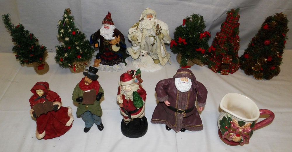 Lot of Decorative Christmas Items (1 of 2)
