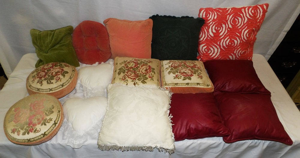 Lot of Pillows (1 of 9)