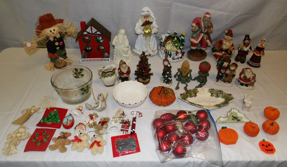 Lot of Decorative Christmas Items (1 of 2)