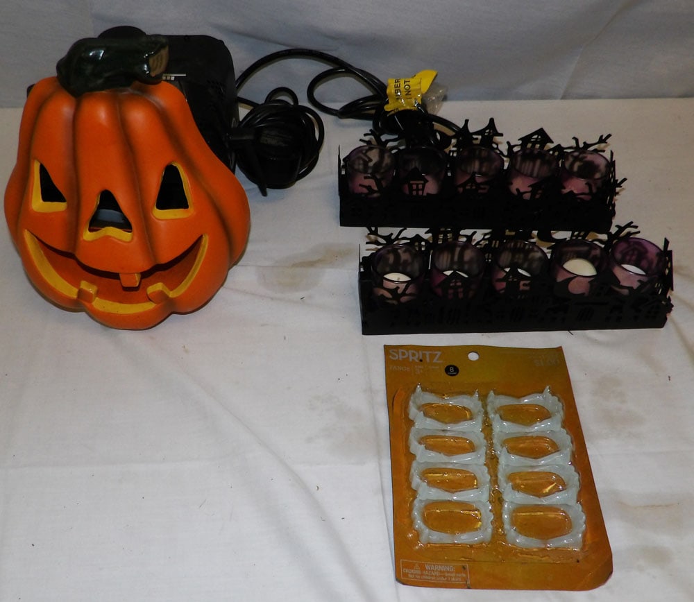 Lot of Fog Machine & Halloween Decorations (1 of 1)