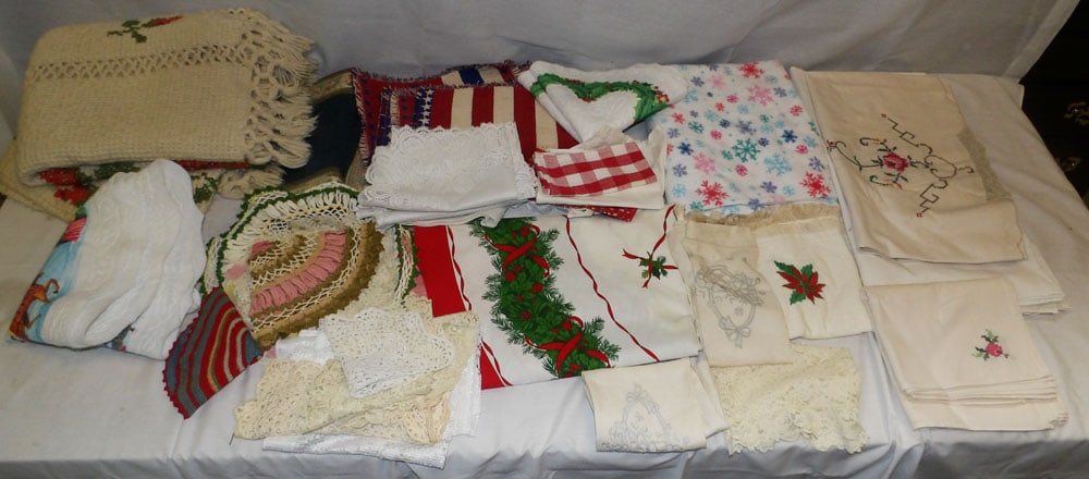 Lot of Linens & Coverlets (1 of 12)