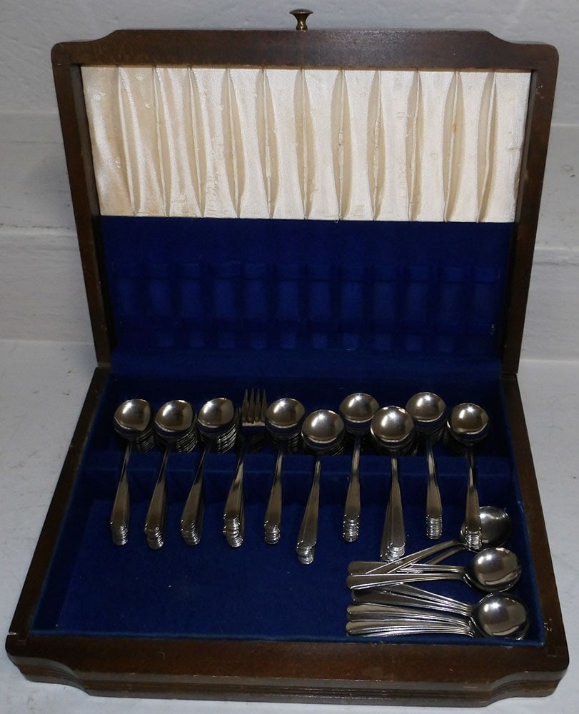 Stainless Steel Flatware in Box (1 of 3)