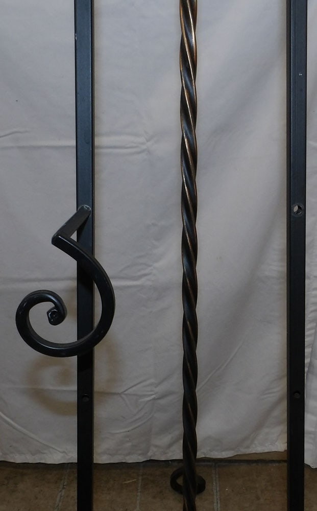Painted Metal Easel - 3