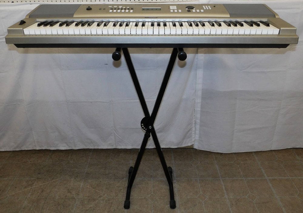 Yamaha Keyboard with Metal Stand (1 of 4)