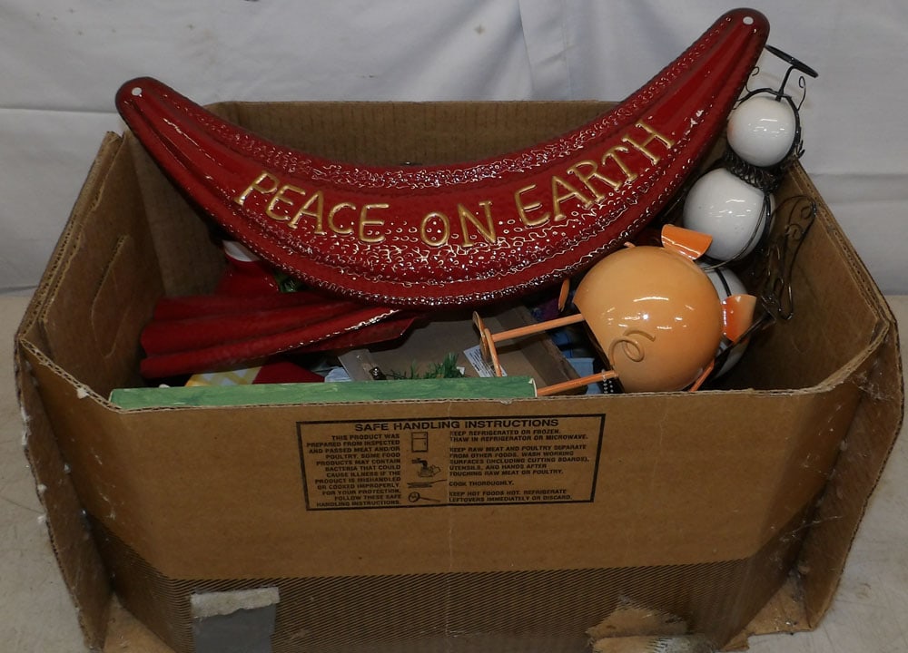 Lot of Household Items: Lot of Household Items . Up to 11" H 4" Dia. "ALL DESCRIPTIONS AND ANY CONDITION STATEMENT GIVEN BY LANGSTON AUCTION GALLERY ARE STRICTLY OPINIONS AND LANGSTON'S SHALL HAVE NO RESPONSIBILITY FOR