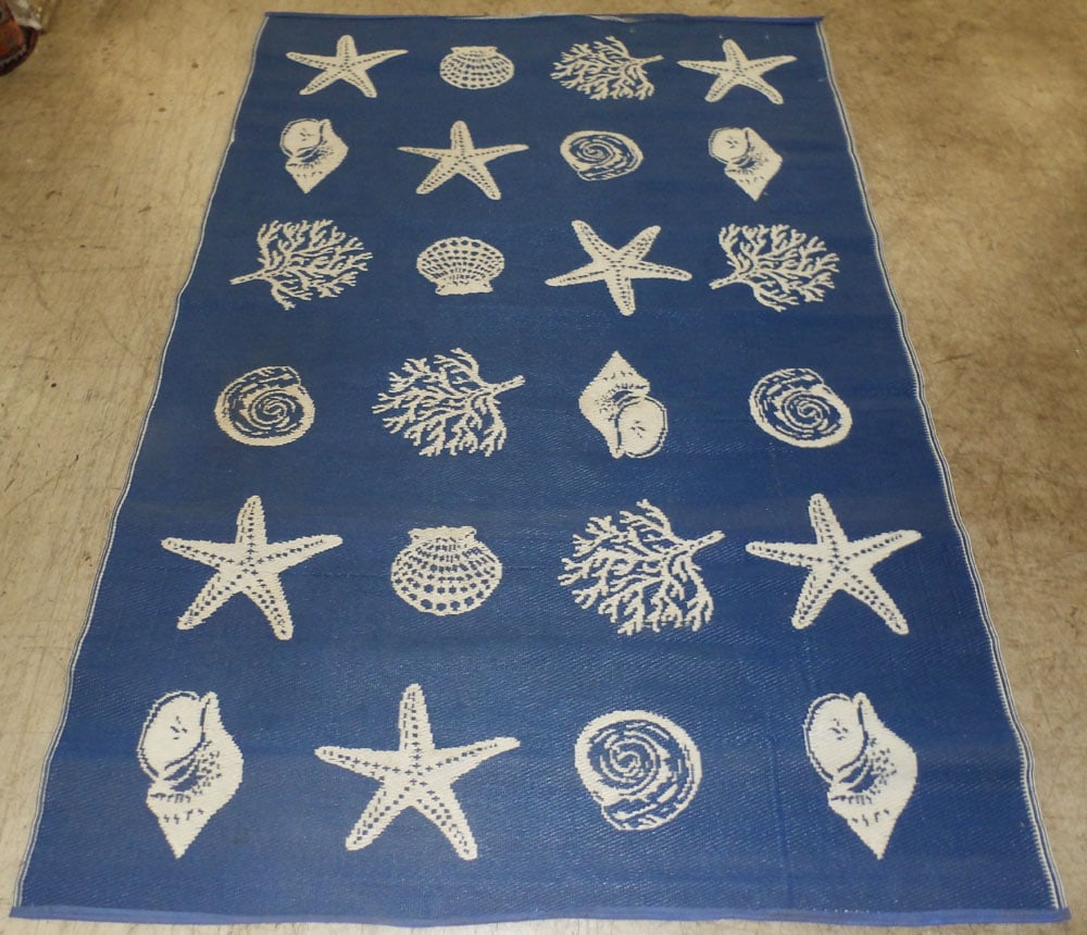 6' x 8' 11" Machine Made Rug: 6' x 8' 11" Machine Made Rug . "ALL DESCRIPTIONS AND ANY CONDITION STATEMENT GIVEN BY LANGSTON AUCTION GALLERY ARE STRICTLY OPINIONS AND LANGSTON'S SHALL HAVE NO RESPONSIBILITY FOR ERRORS OR