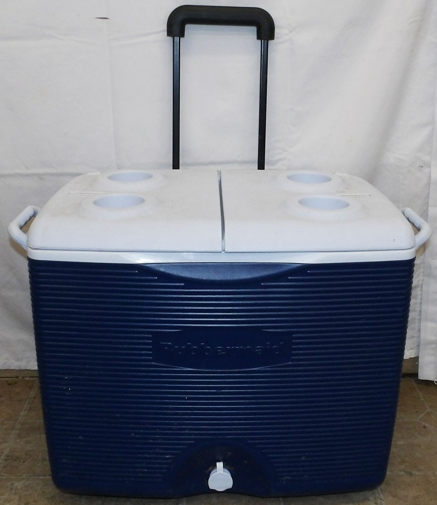 Rubbermaid Cooler - 3