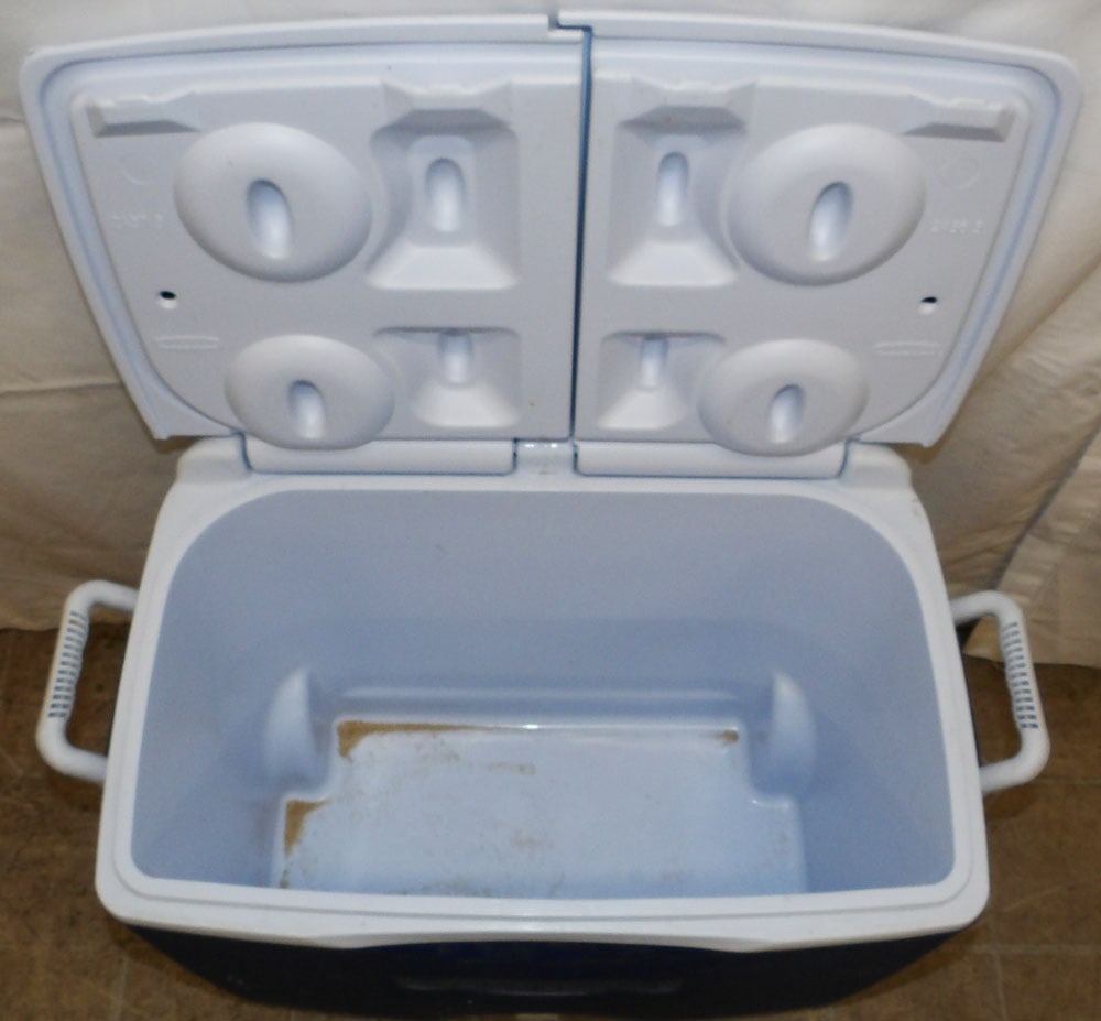 Rubbermaid Cooler - 4