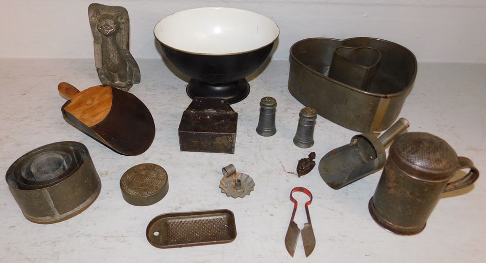 Lot of Antique Tole Kitchen Items (1 of 6)