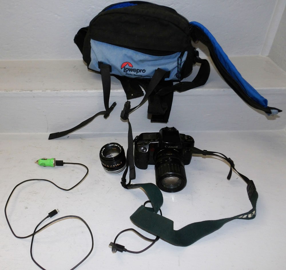 Canon Ultrasonic Camera with Additional Lens & Accessories (1 of 3)