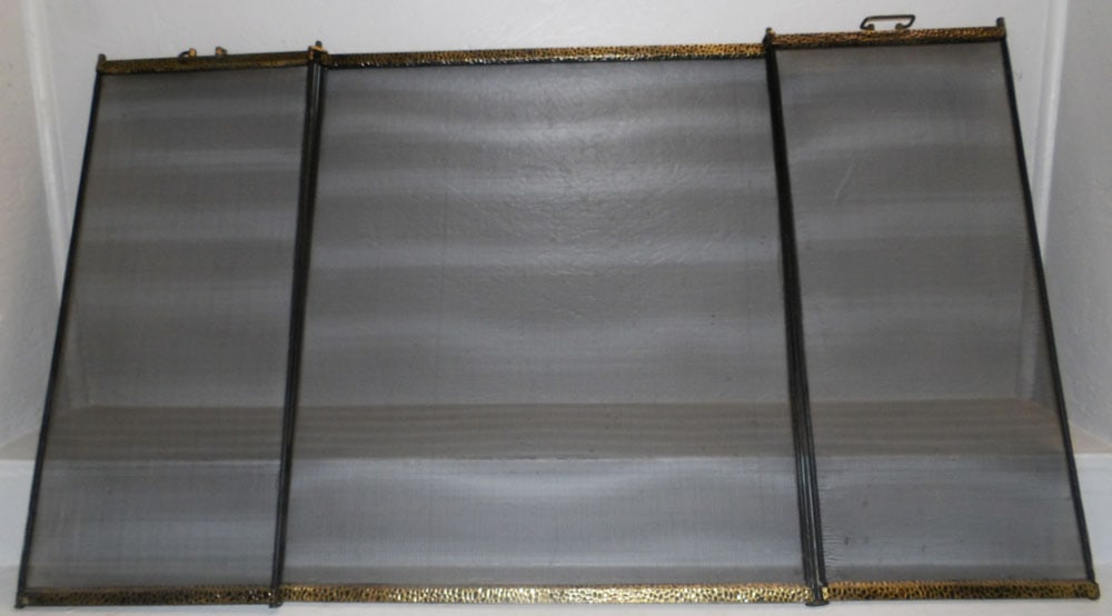 Metal & Wire Mesh Folding Fire Screen: Metal & Wire Mesh Folding Fire Screen . 31 1/4" H 26 1/2" W "ALL DESCRIPTIONS AND ANY CONDITION STATEMENT GIVEN BY LANGSTON AUCTION GALLERY ARE STRICTLY OPINIONS AND LANGSTON'S SHALL HAVE NO