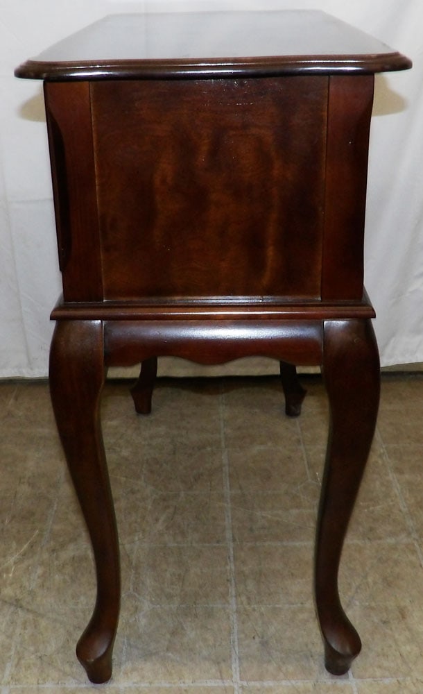Cherry Dressing Table with Three Drawers - 5