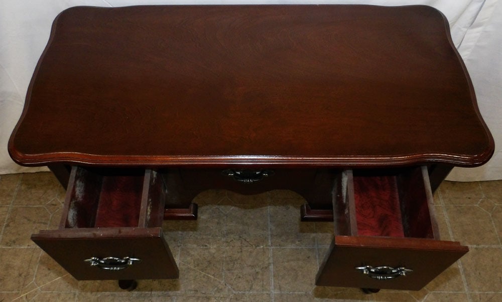 Cherry Dressing Table with Three Drawers - 3
