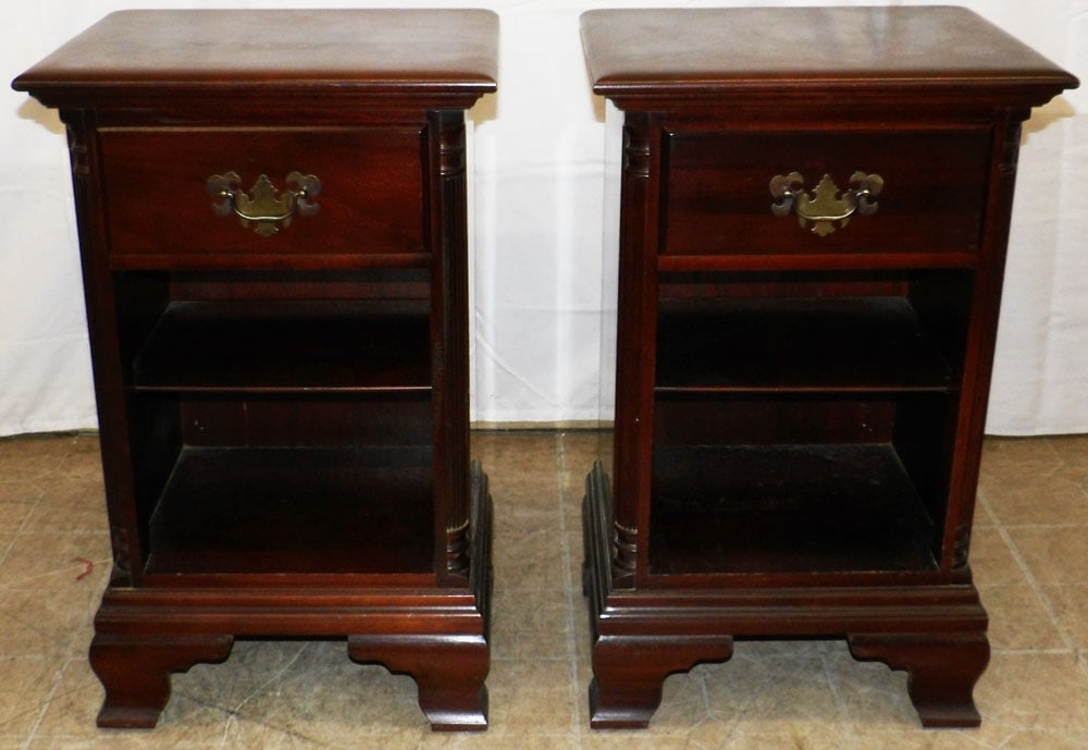 Pair of Mahogany One Drawer Night Stands (1 of 8)