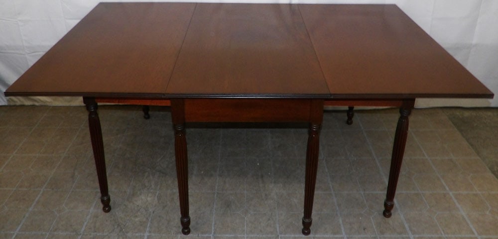 Mahogany Drop Leaf Dining Table with Reeded Legs (1 of 5)