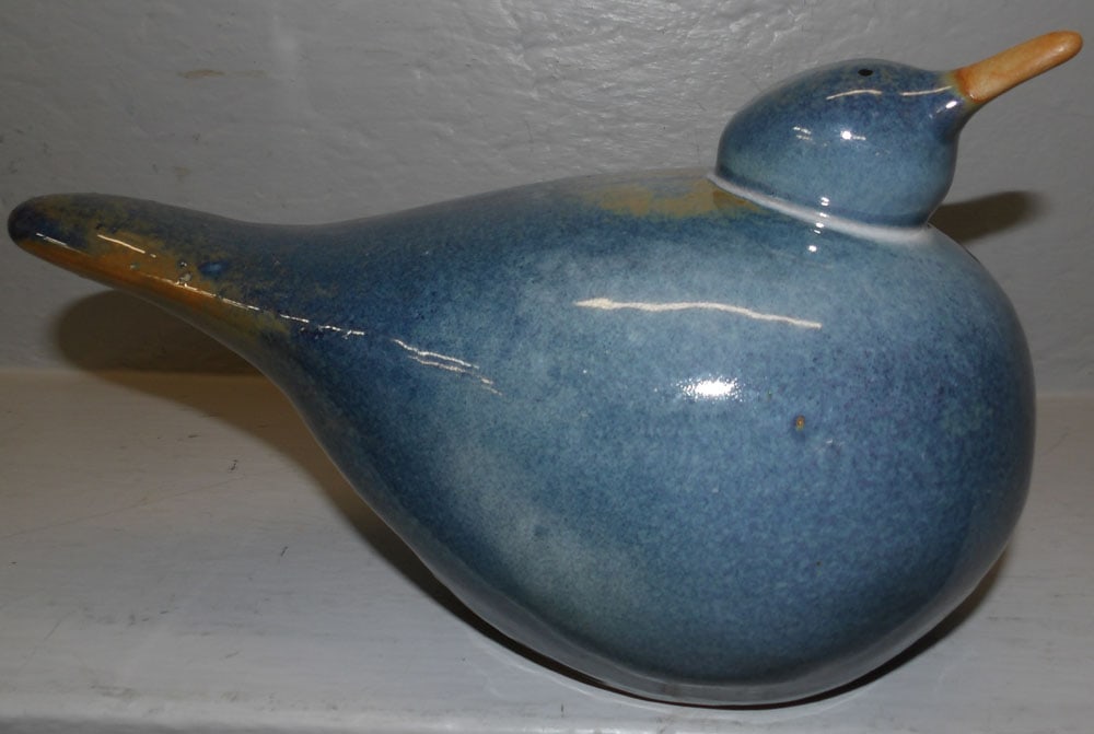 Mid Century Modern Pottery Bird Form Figure: Mid Century Modern Pottery Bird Form Figure. 7" H 11 1/2" W "ALL DESCRIPTIONS AND ANY CONDITION STATEMENT GIVEN BY LANGSTON AUCTION GALLERY ARE STRICTLY OPINIONS AND LANGSTON'S SHALL HAVE NO RESPONSIB