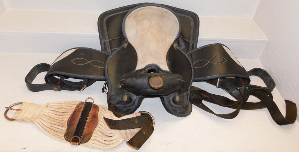 Vintage Horse Saddle (1 of 10)