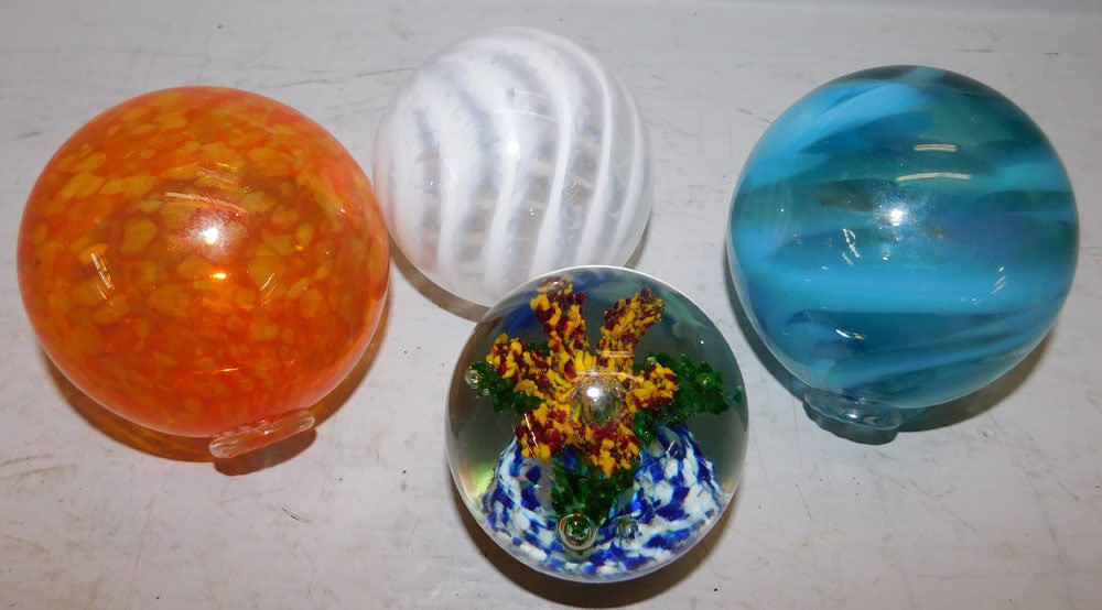 Lot of Three Art Glass Bowls & Paperweights (1 of 2)