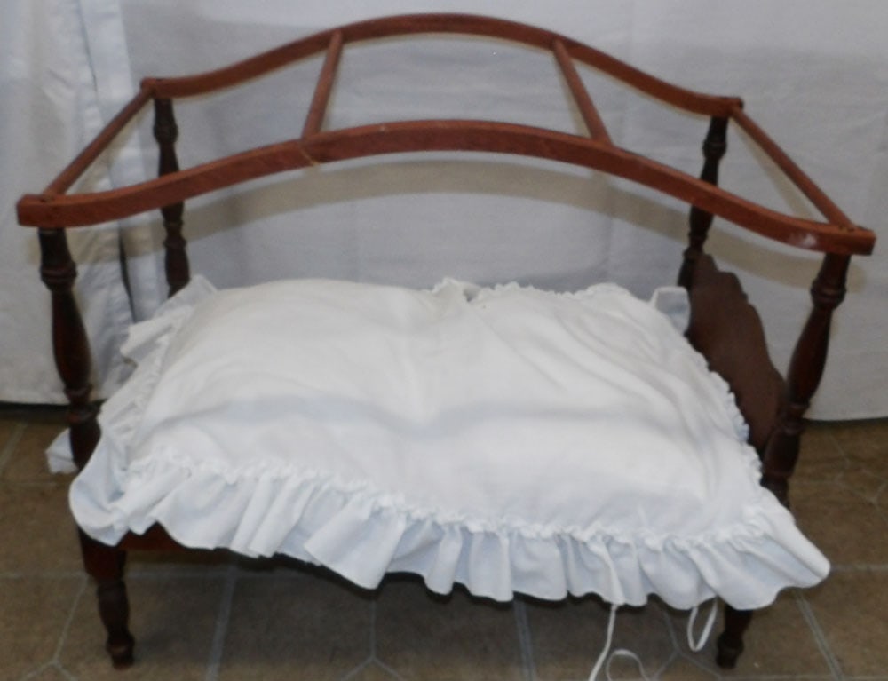 Mahogany Doll Bed: Mahogany Doll Bed . 21 1/2" H 14 1/4" W 24 1/2" D "ALL DESCRIPTIONS AND ANY CONDITION STATEMENT GIVEN BY LANGSTON AUCTION GALLERY ARE STRICTLY OPINIONS AND LANGSTON'S SHALL HAVE NO RESPONSIBILITY FOR