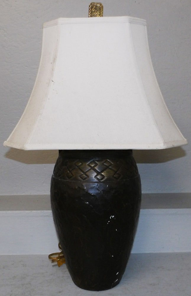 Painted Ceramic Lamp: Painted Ceramic Lamp. 27 1/4" H 18" W 13" D "ALL DESCRIPTIONS AND ANY CONDITION STATEMENT GIVEN BY LANGSTON AUCTION GALLERY ARE STRICTLY OPINIONS AND LANGSTON'S SHALL HAVE NO RESPONSIBILITY FOR ERRORS