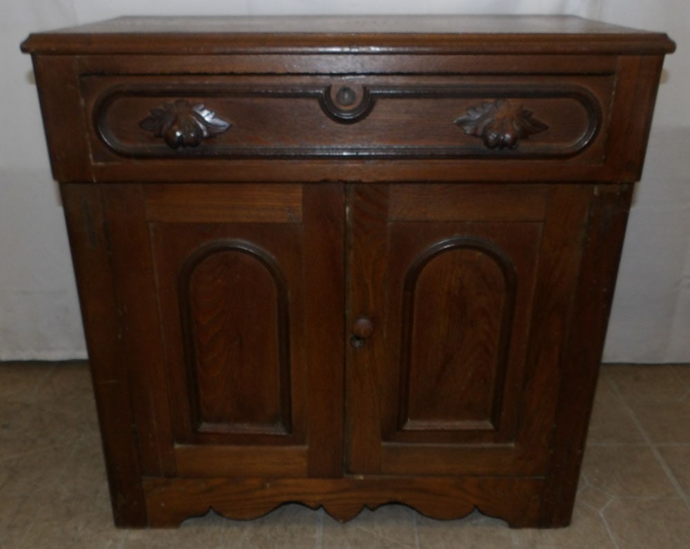 Antique Chestnut Washstand: Antique Chestnut Washstand . 28 1/2" H 29" W 15 1/2" D "ALL DESCRIPTIONS AND ANY CONDITION STATEMENT GIVEN BY LANGSTON AUCTION GALLERY ARE STRICTLY OPINIONS AND LANGSTON'S SHALL HAVE NO