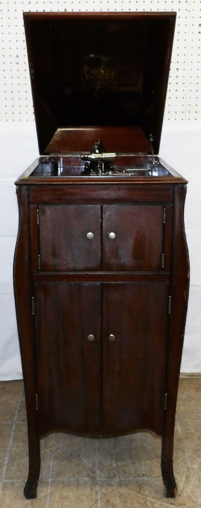 Antique Mahogany Case Victrola, As Found: Antique Mahogany Case Victrola, As Found. 42" H 18 1/2" W 21 1/2" D "ALL DESCRIPTIONS AND ANY CONDITION STATEMENT GIVEN BY LANGSTON AUCTION GALLERY ARE STRICTLY OPINIONS AND LANGSTON'S SHALL HAVE NO R