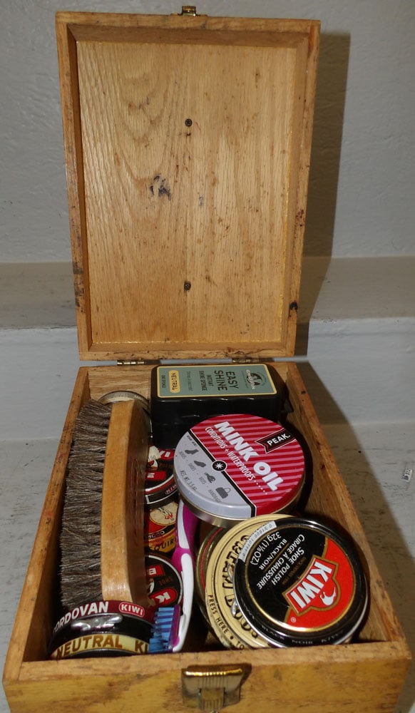 Oak Shoe Shine Box: Oak Shoe Shine Box. 10" H 8" W 11" D "ALL DESCRIPTIONS AND ANY CONDITION STATEMENT GIVEN BY LANGSTON AUCTION GALLERY ARE STRICTLY OPINIONS AND LANGSTON'S SHALL HAVE NO RESPONSIBILITY FOR ERRORS OR