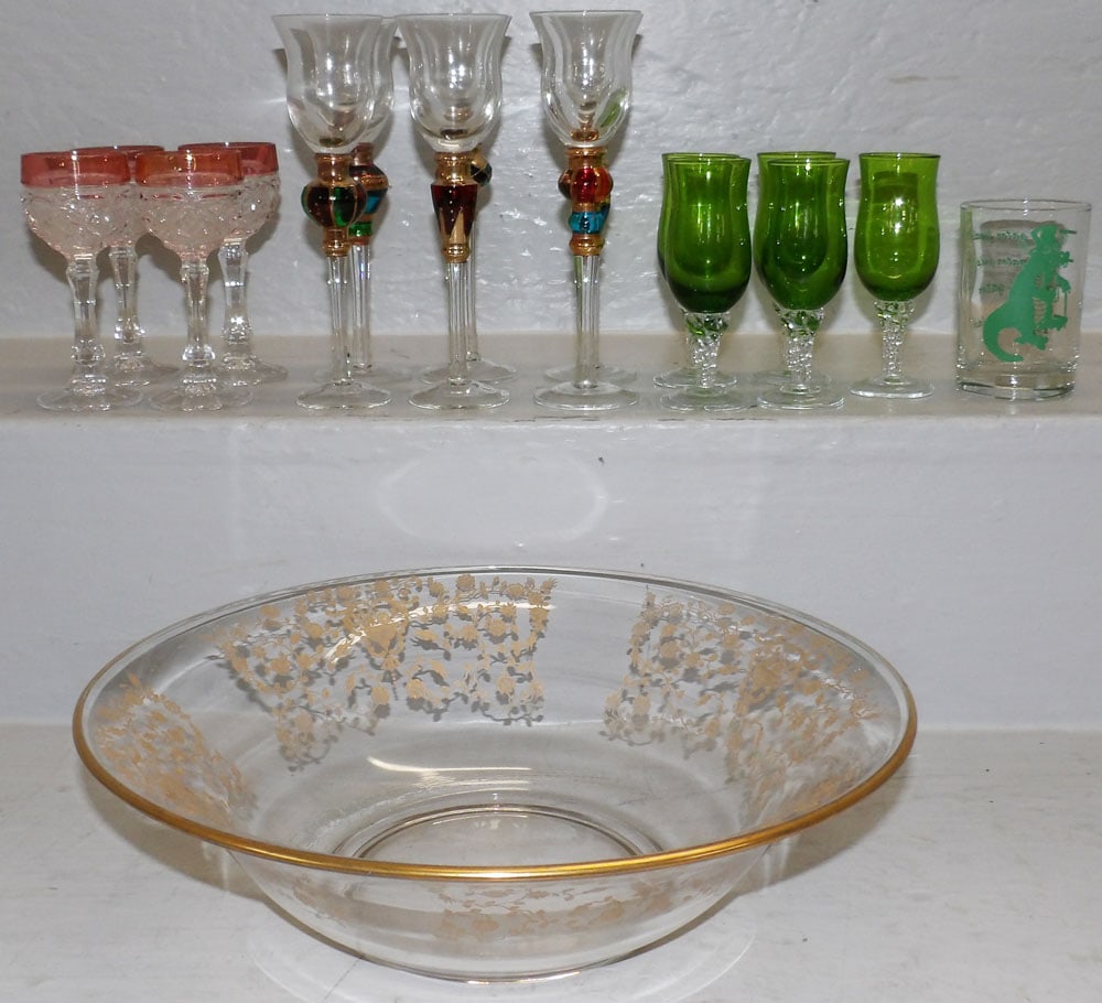 Lot of Clear Glass & Colored Glass Items (1 of 7)