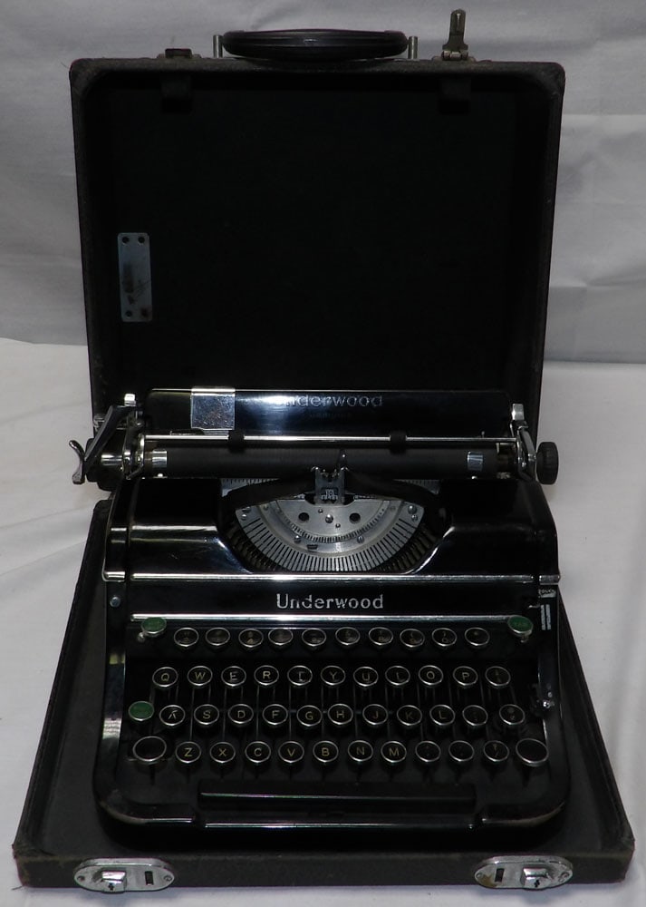 Vintage Underwood Typewriter in Case: Vintage Underwood Typewriter in Case. 12 1/2" H 13" W 6" D "ALL DESCRIPTIONS AND ANY CONDITION STATEMENT GIVEN BY LANGSTON AUCTION GALLERY ARE STRICTLY OPINIONS AND LANGSTON'S SHALL HAVE NO