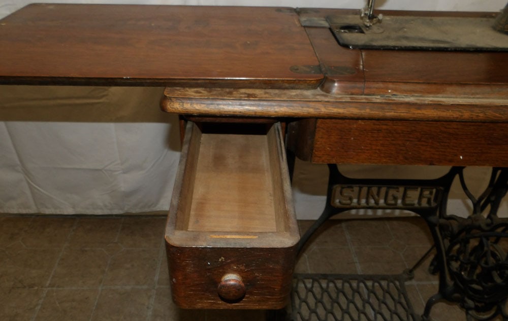 Antique Oak Singer Sewing Machine - 4
