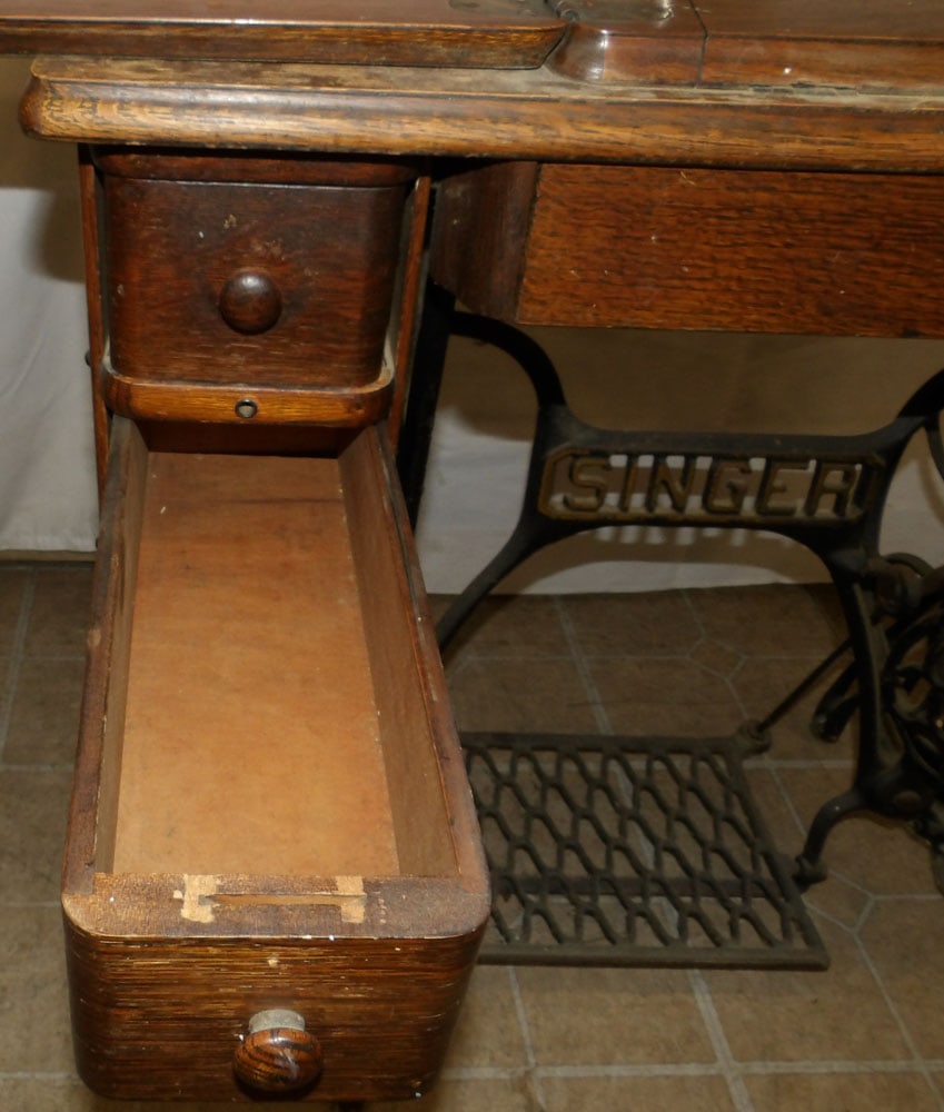 Antique Oak Singer Sewing Machine - 5